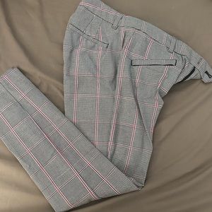 GAP women’s skinny ankle dress pants. Grey and pink plaid. Size 2 curvy.